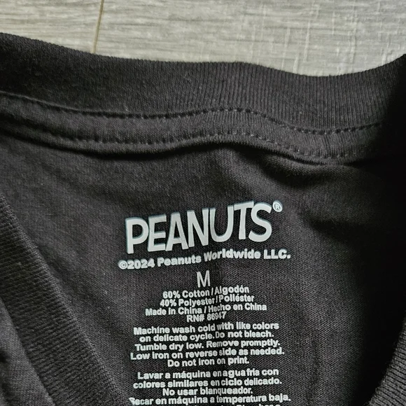 Snoopy Peanuts Dog Christmas 2 Sided Tee Shirt Top Medium - Picture 5 of 5